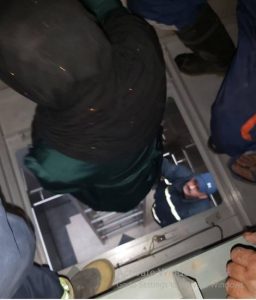 عملية إنقاذ لامرأة 