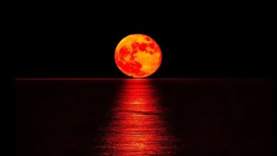 القمر الدموي